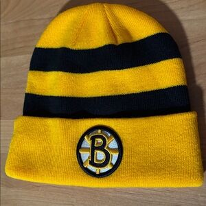 NWOT Boston Bruins Yellow and Black Winter Classic Beanie